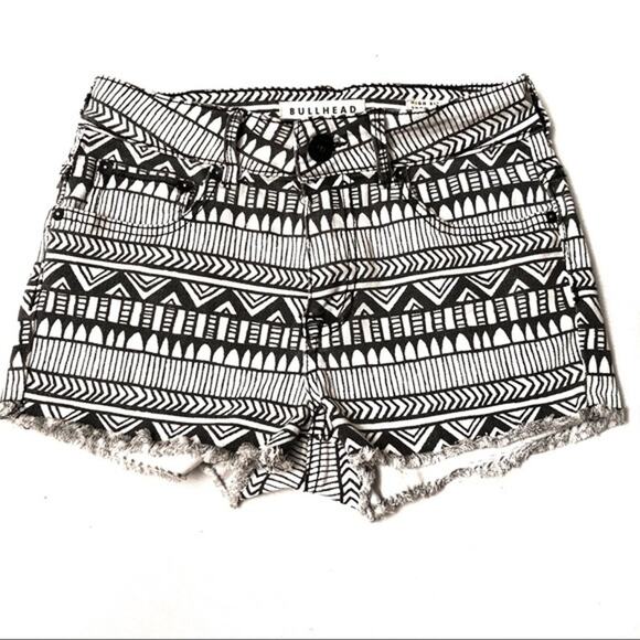 Bullhead Denim High Waisted Shorts Black White Print Raw Hem Size 3 - Picture 1 of 3